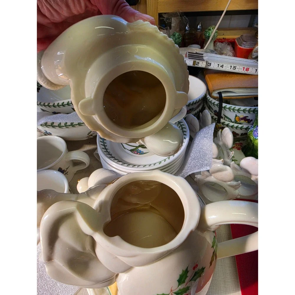 Lenox Holiday Santa Collection Teapot Ivory Porcelain Gold Trim 6047484